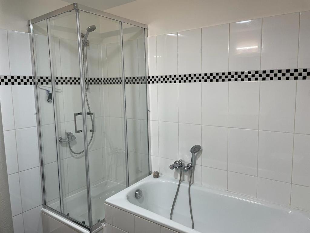 Große Moderne Ferienwohnung, Ruhige Innenstadtlage Apartment Kassel